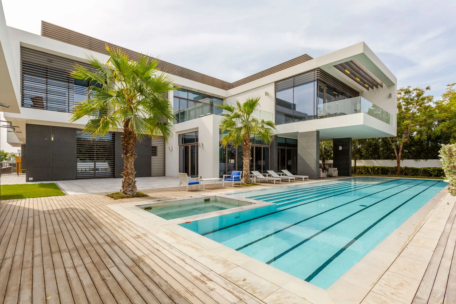 Villa de style contemporain tropical.
